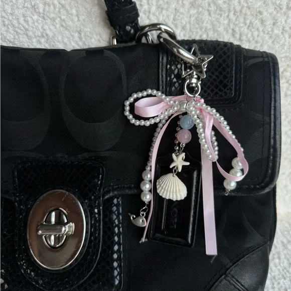 Authentic Coach Black Signature Shoulder Bag w/ Snakeskin - Picture 2 of 6